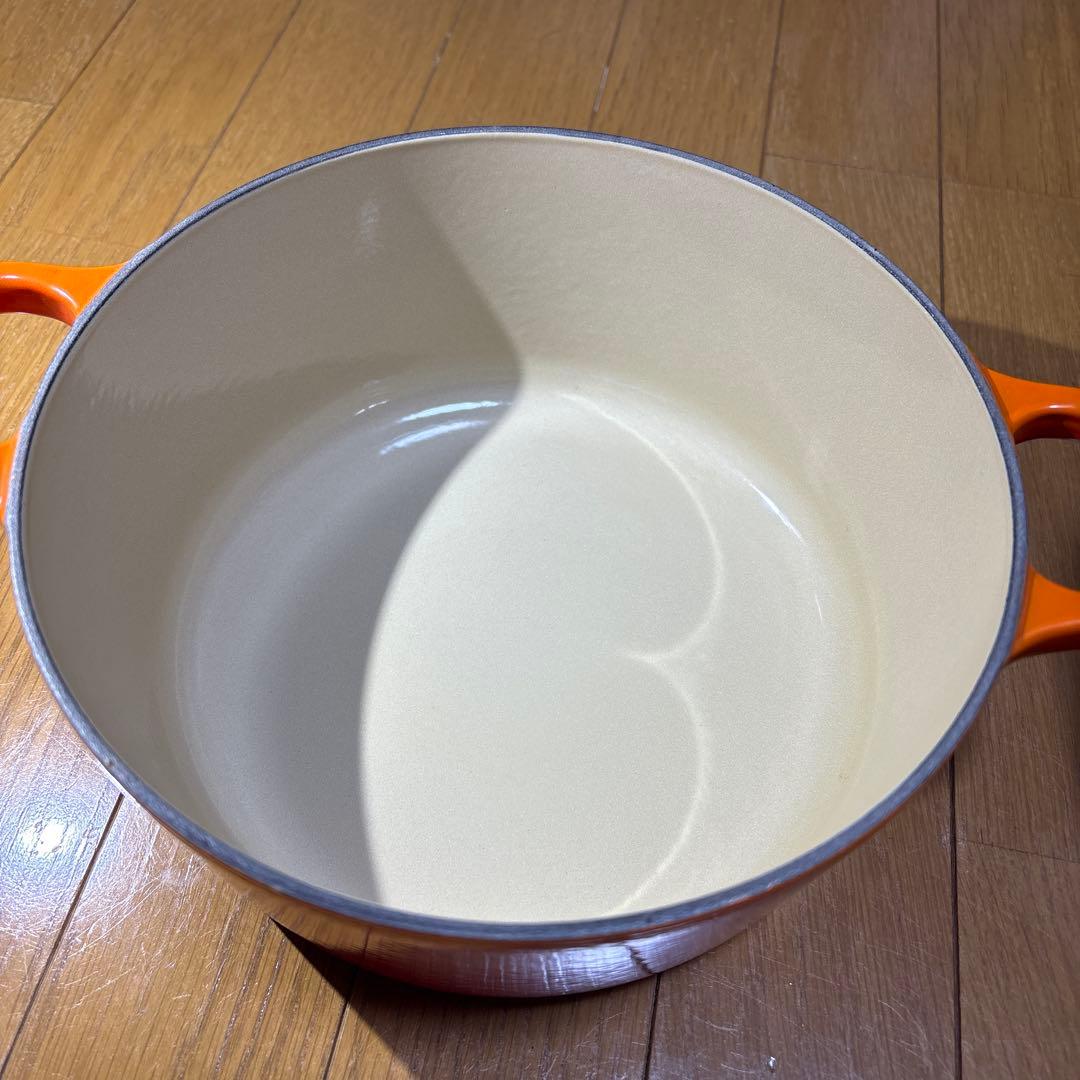 ほぼ新品 ル・クルーゼ ココット 22cm オレンジ 美品