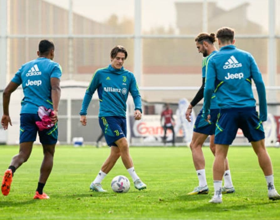 【匿名配送】【入手困難】 ユベントス　トップ　緑　紺　黄　アディダス　ユーベ