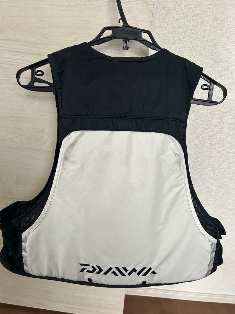 Daiwa フィッシングベスト ブラック/ホワイト