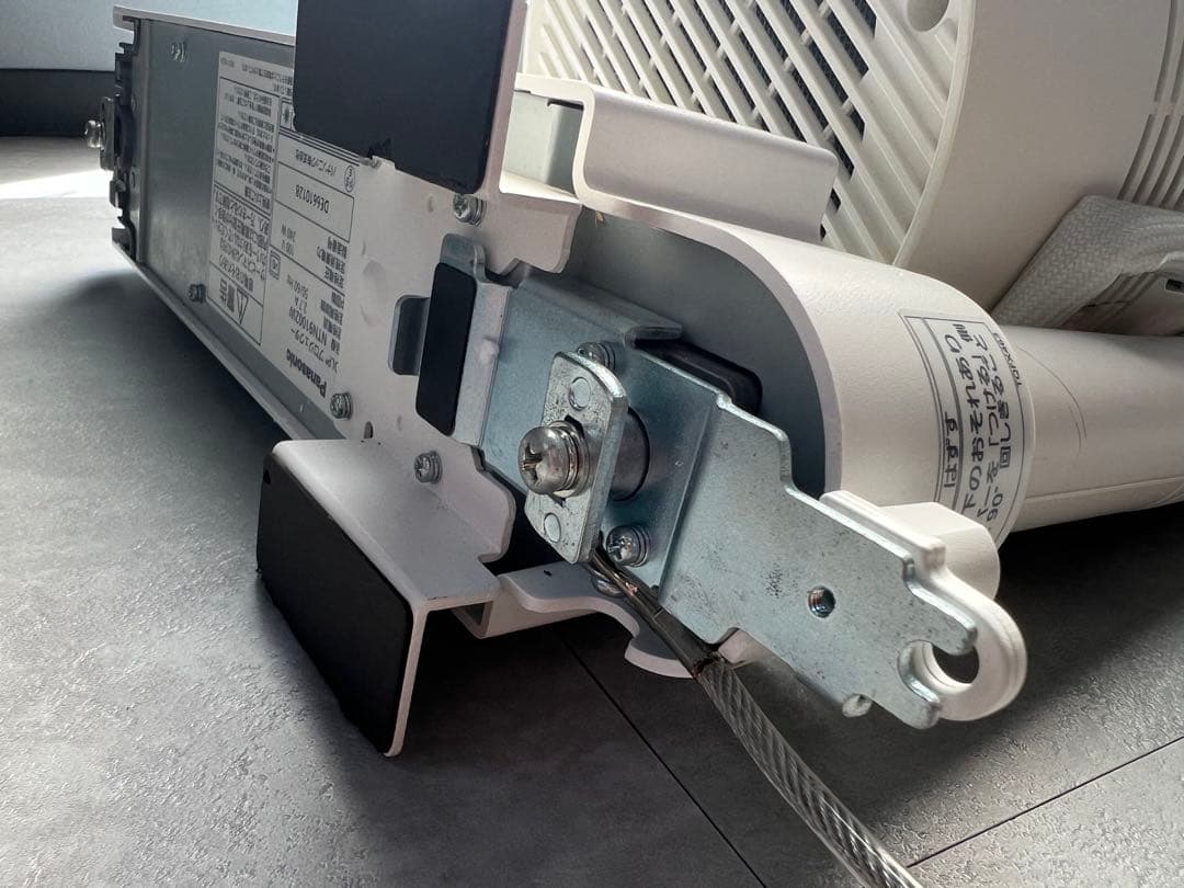 Panasonic NTN91002W 2000lmプロジェクター 本体