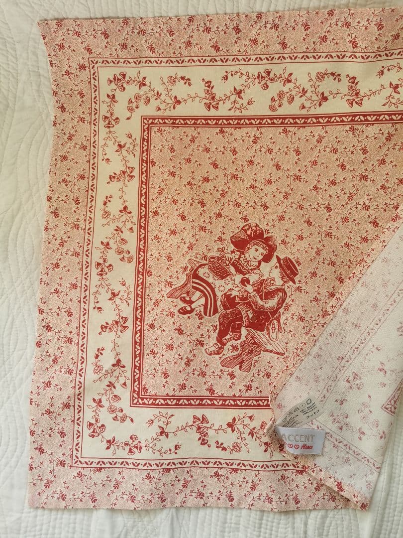ヴィンテージフランスアルザス フォークロアの少女少女 林檎 小花のコットンクロス