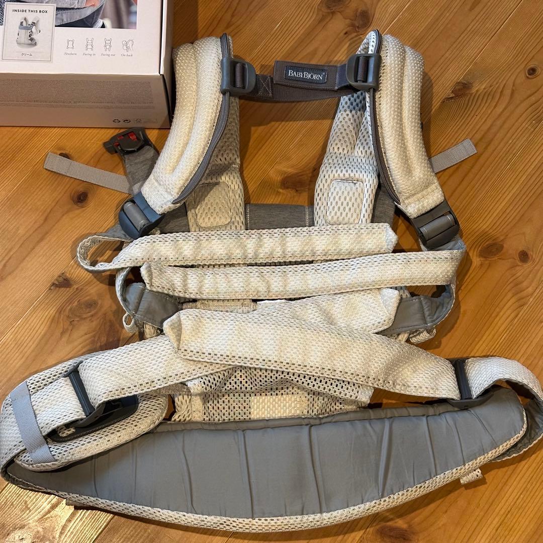 BABYBJÖRN 抱っこ紐 HARMONY メッシュ　ハーモニー　クリーム