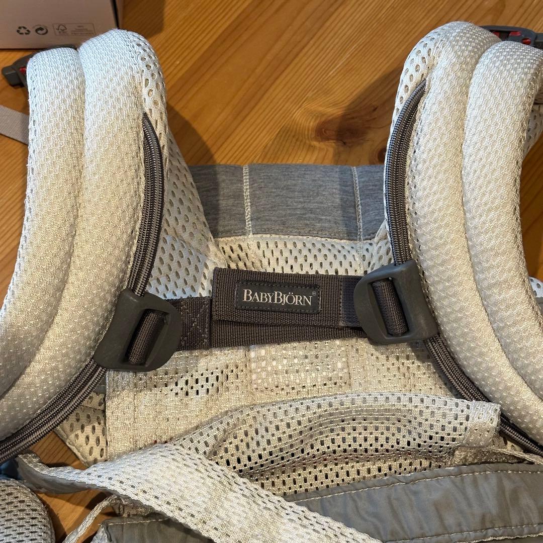 BABYBJÖRN 抱っこ紐 HARMONY メッシュ　ハーモニー　クリーム