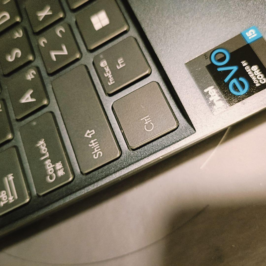 ​【有機EL】ASUS ZenBook 13、 16GBメモリ、 ケース・箱付