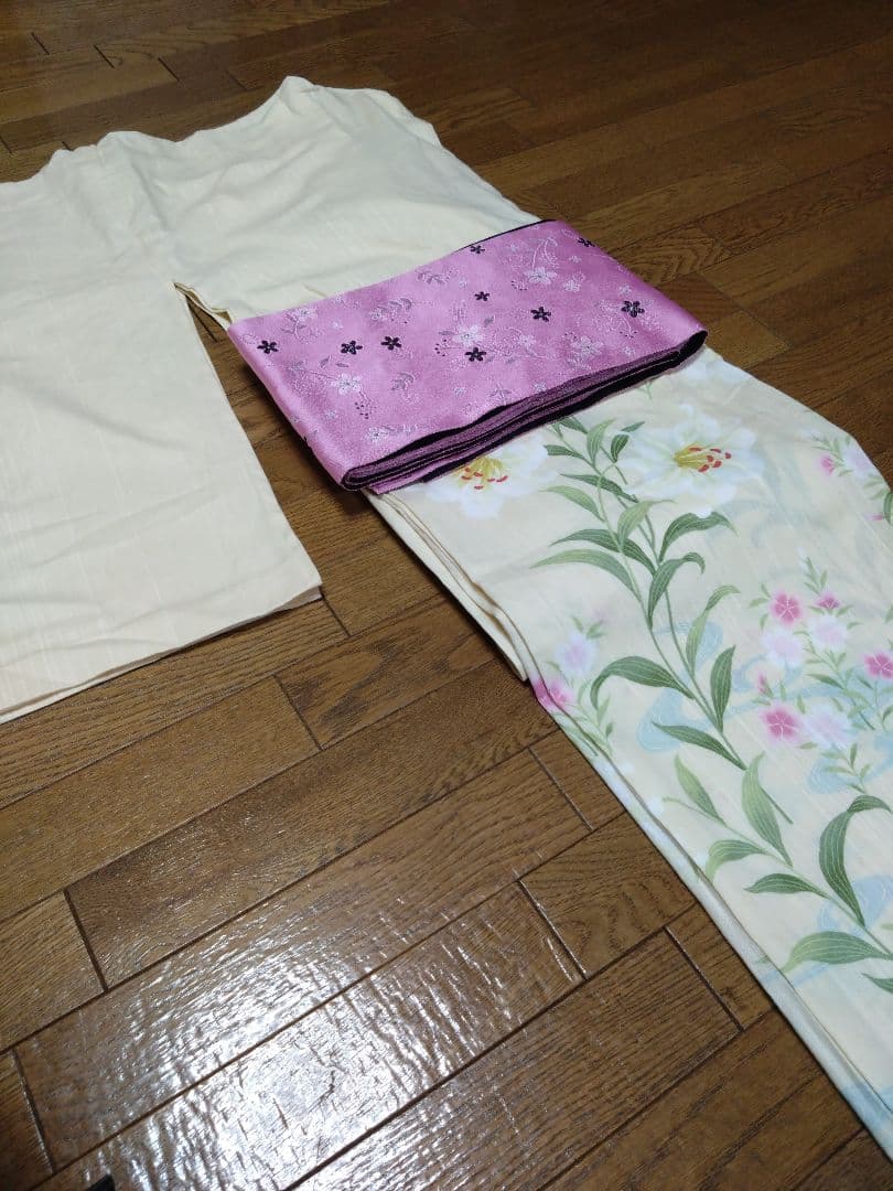 期間限定価格　KEITA MARUYAMA ユリ 芝桜 花柄 浴衣 クリーム色