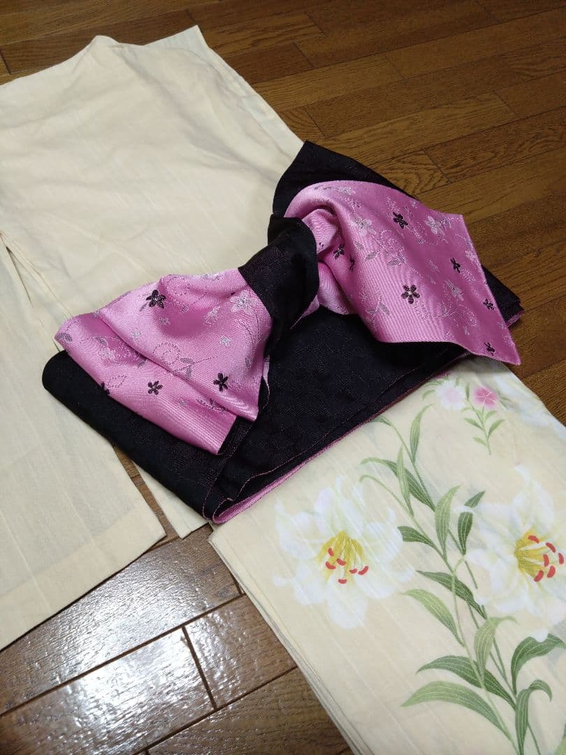 期間限定価格　KEITA MARUYAMA ユリ 芝桜 花柄 浴衣 クリーム色