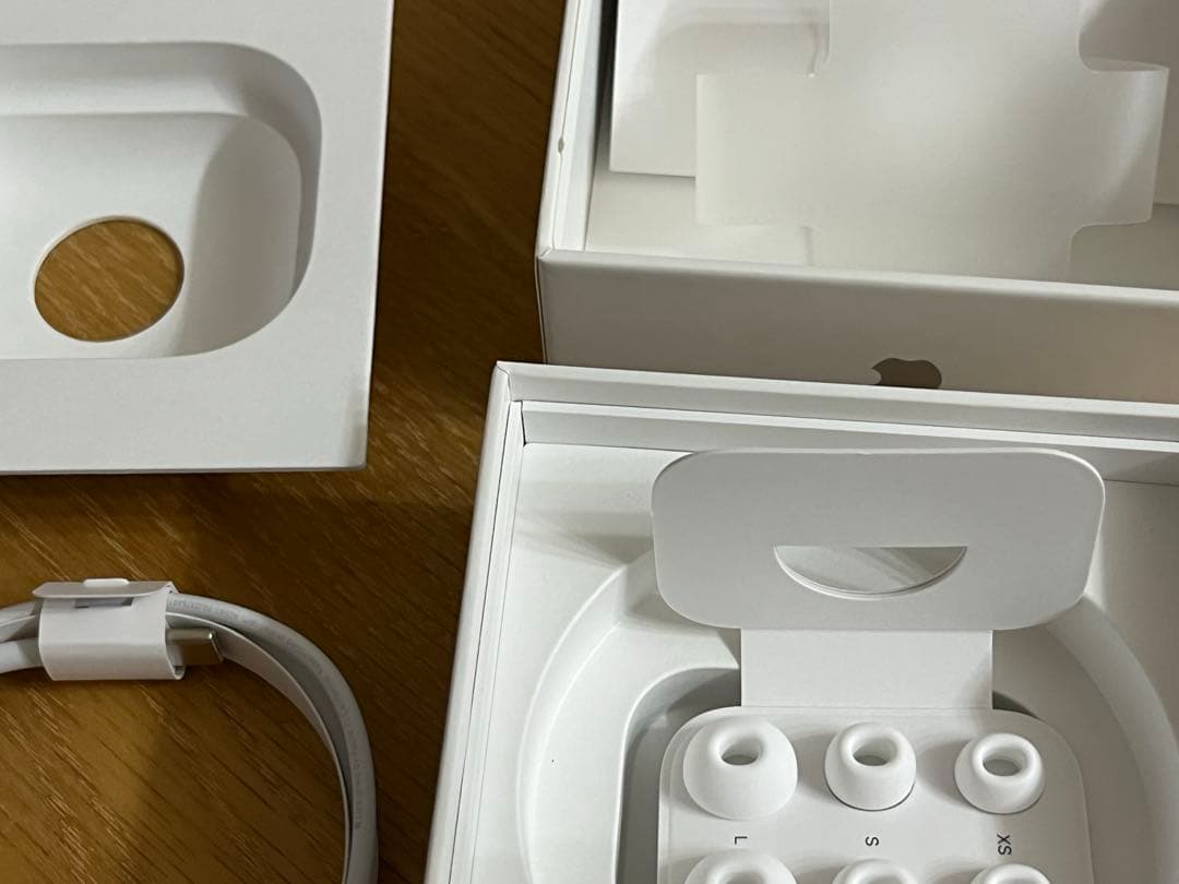 あ*く様 【即日発送】AirPods pro 本体　第二世代　Lightning