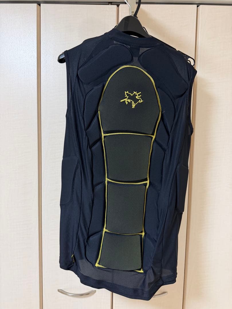 新品　鎧武者　ボディプロテクター　ベスト　L ブラック　スノーボード