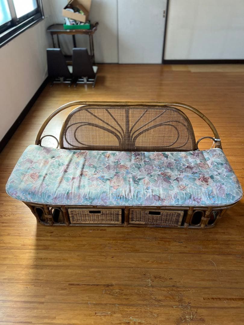 ラタン製花柄ソファベッド