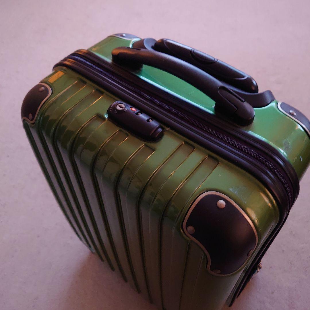 緑色ハードシェルキャリーケース