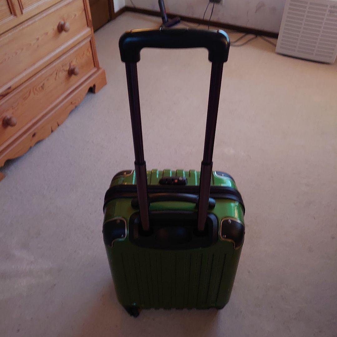 緑色ハードシェルキャリーケース