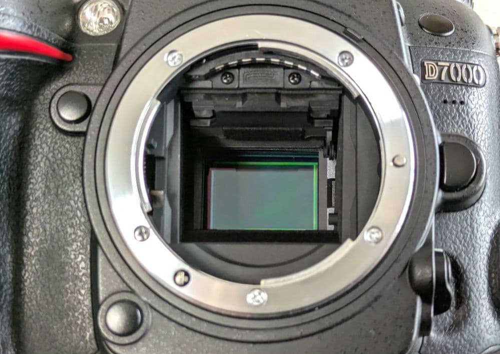 ニコンD7000ボディ 純正バッテリーグリップ(MB-D11)付き 防湿庫保管