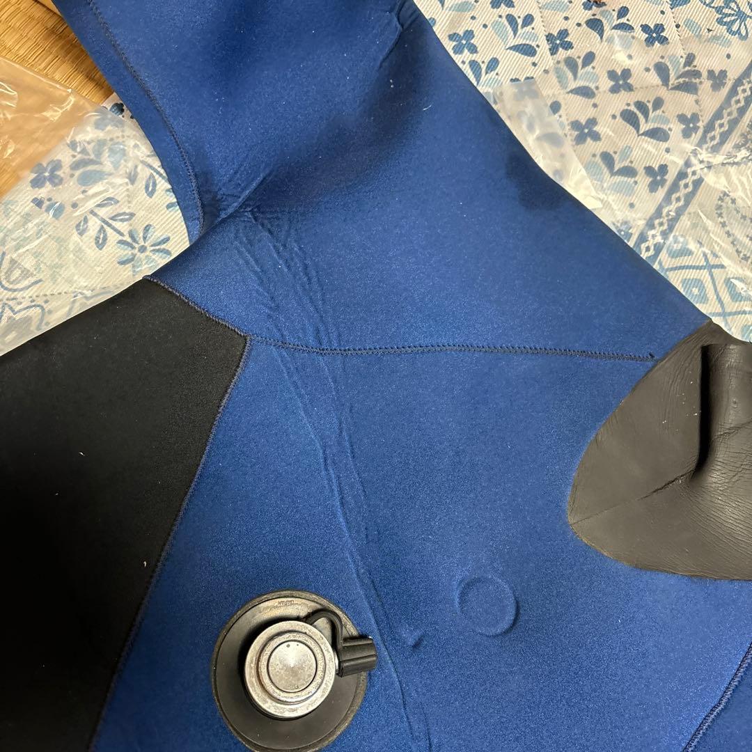 ウェットスーツ　スキューバダイビング