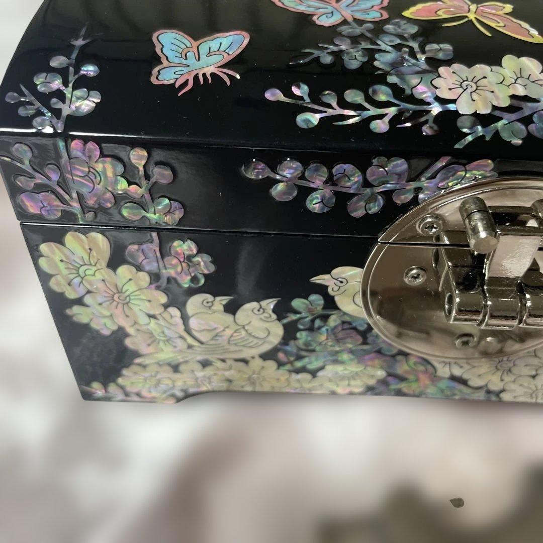 漆器 蝶と花の装飾 収納ボックス