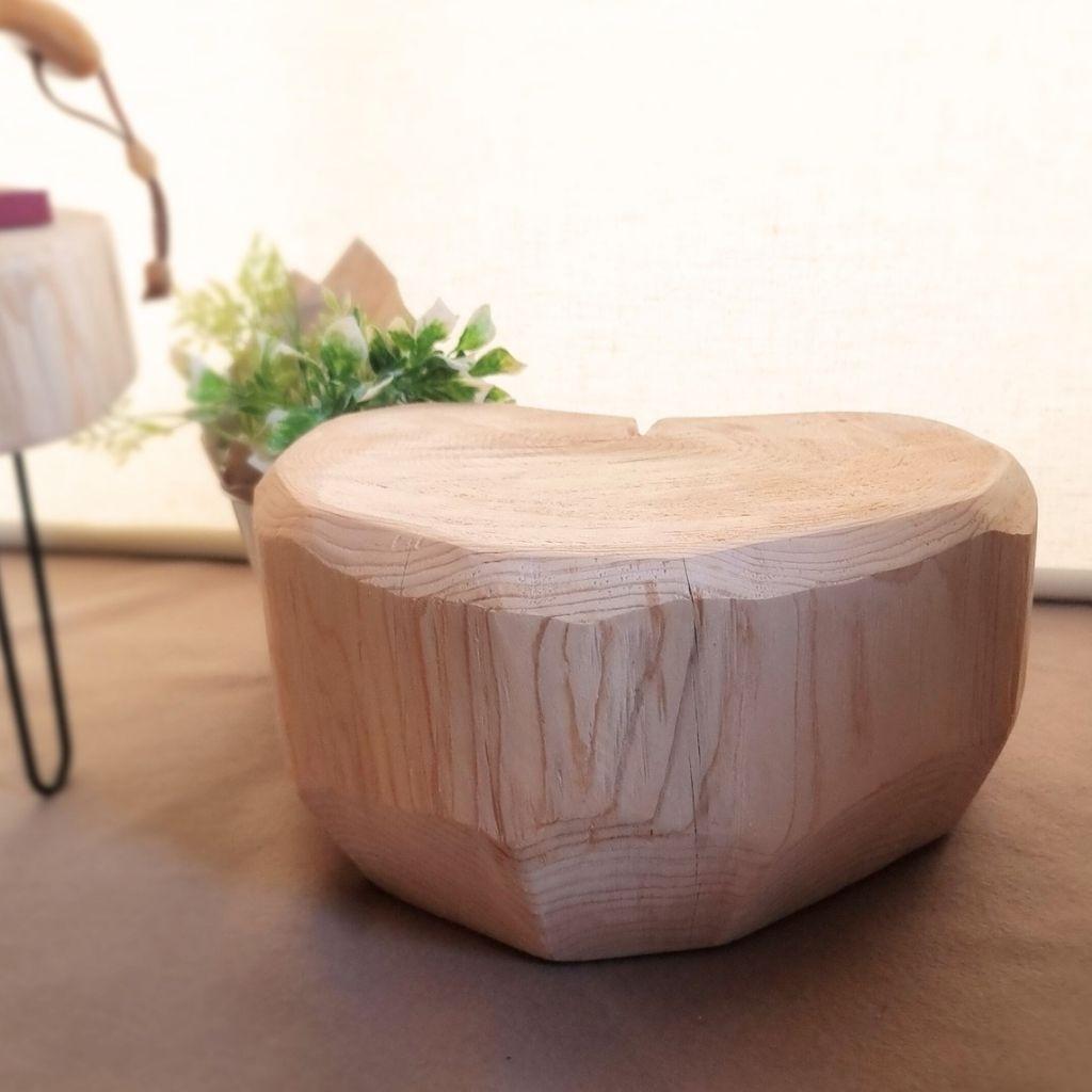 ナチュラルウッドのサイドテーブル 木の温もりとひのきの香り 椅子・花台