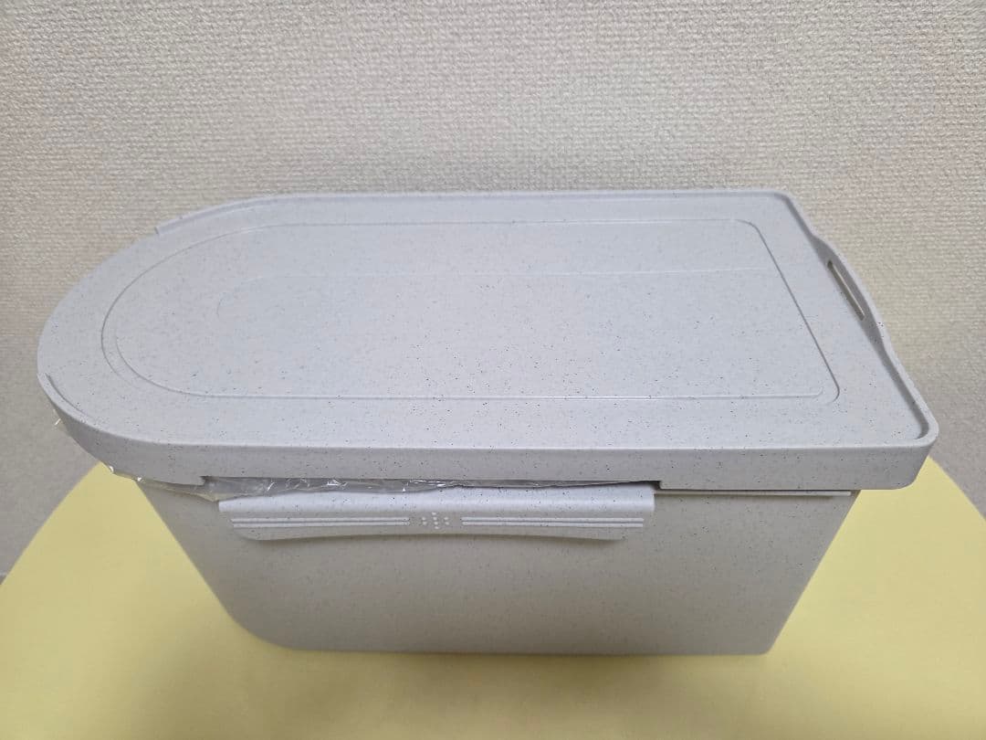 【新品・未使用】タッパーウェア キッチンキーパーハーフ 3個 + 専用トレイ2個