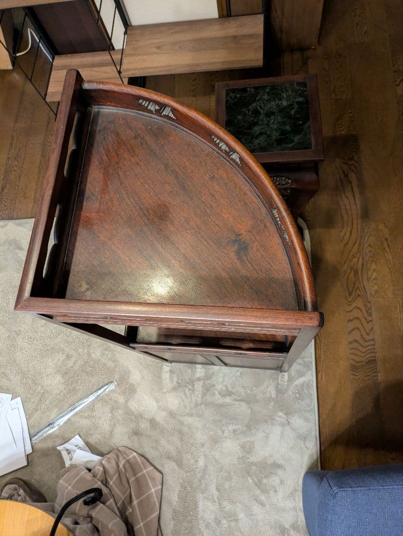 （引き取り専用）アジアン家具木製コーナーラック 彫刻入り