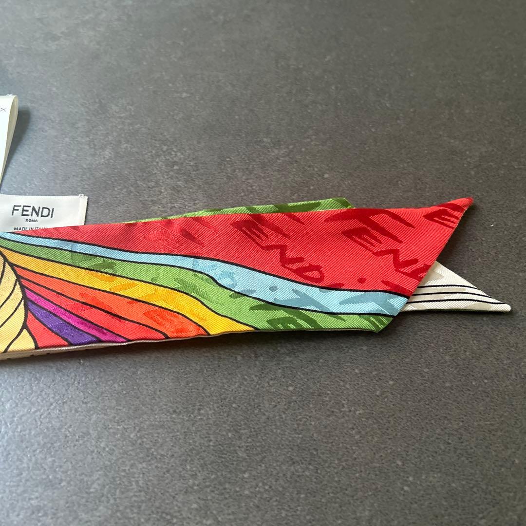 FENDI 《フェンディ》マルチカラー ラッピー　シルク製