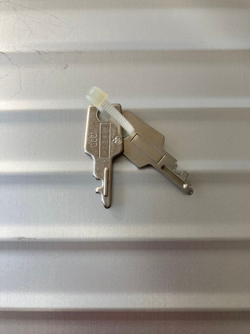 リモワ RIMOWA アタッシュケース アルミ製　鍵・ギャランティーカード付き