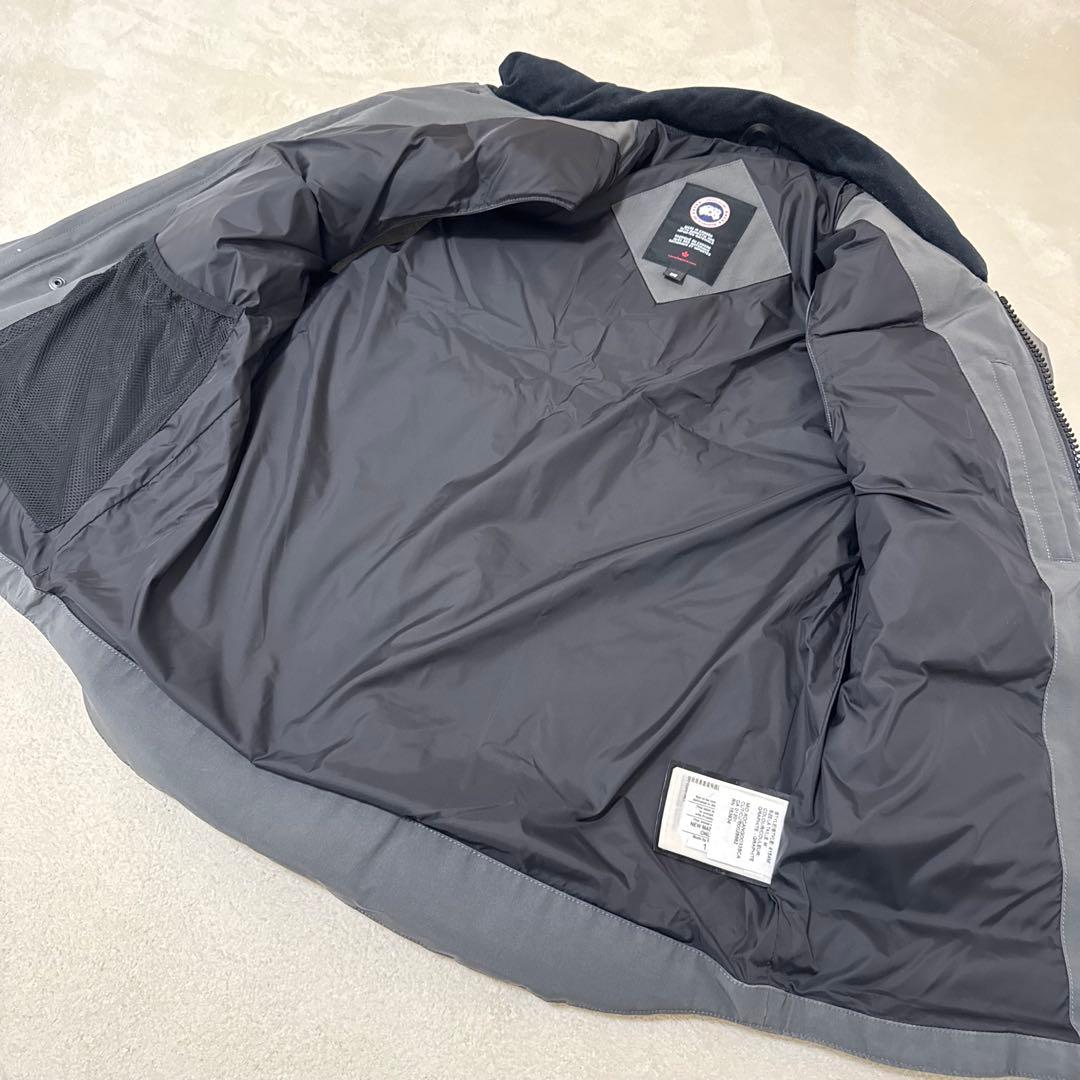 美品✨カナダグース　グレー　ダウンベスト　Mサイズ ロゴマーク　メンズ