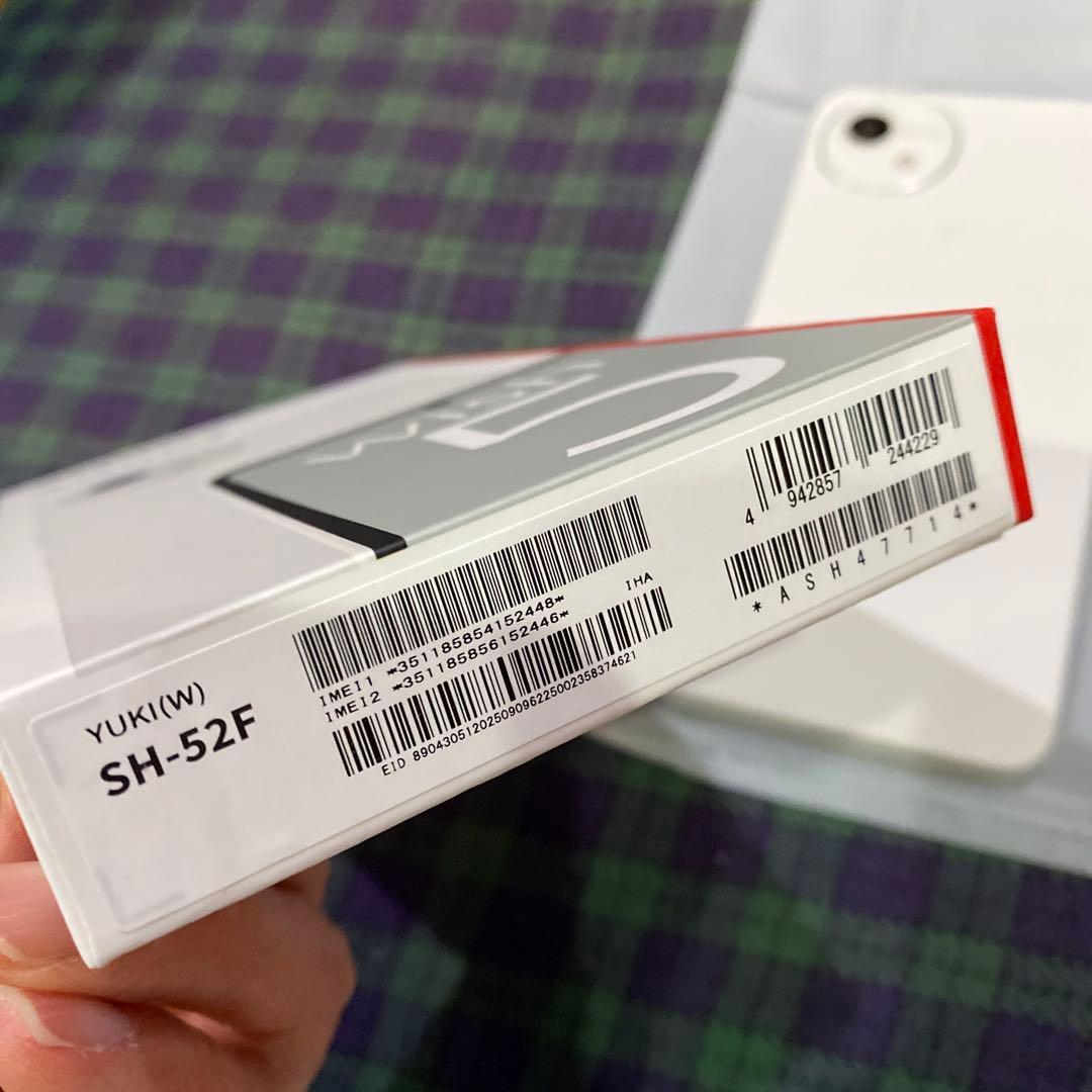 AQUOS wish 5 ホワイト 本体　docomo SH-52F