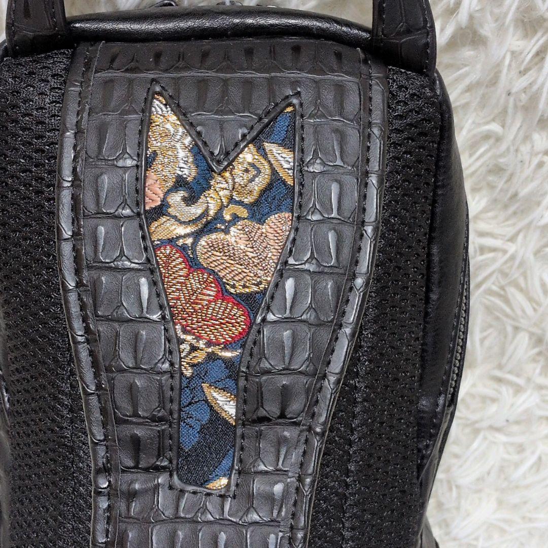 絡繰魂 抜刀娘 型押し ショルダーバッグ 刺繍 ブラック