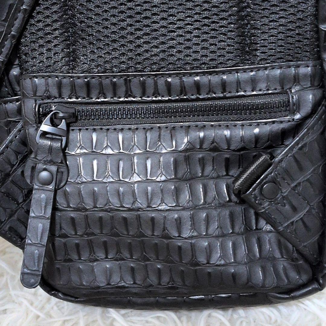 絡繰魂 抜刀娘 型押し ショルダーバッグ 刺繍 ブラック