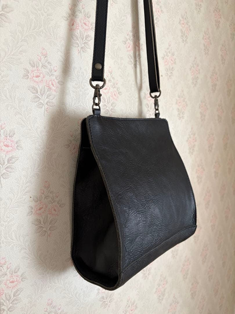 Kanmi. ペーパーショルダーバック BLACK