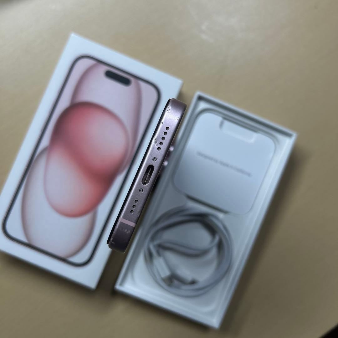 iPhone15 128GB SIMフリー　背面割れあり