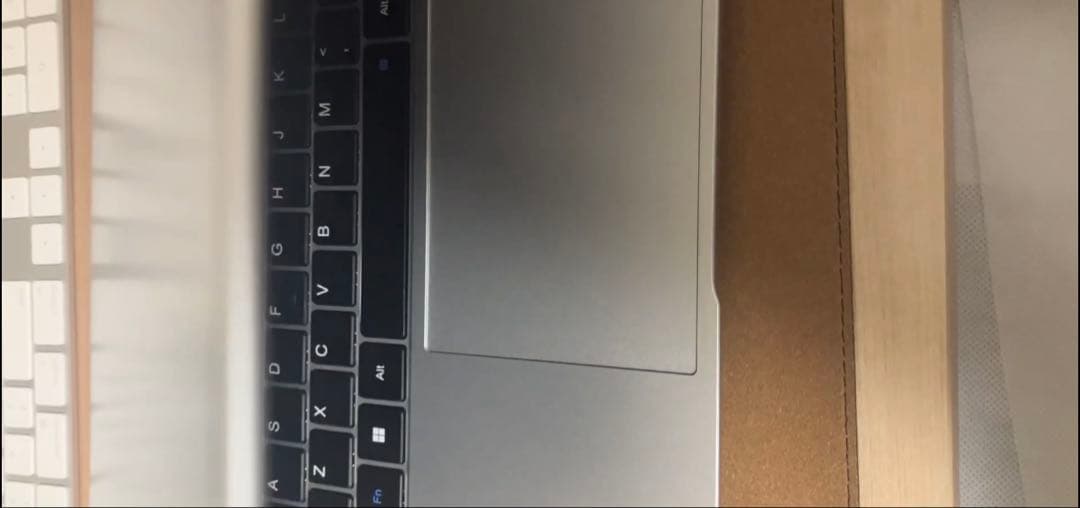 15.6インチ ノートパソコン 8GBメモリ 256GB SSD搭載、