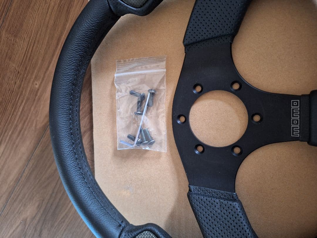 モモ　MOMO　ステアリング　中古　早い者勝ち　ジムニー