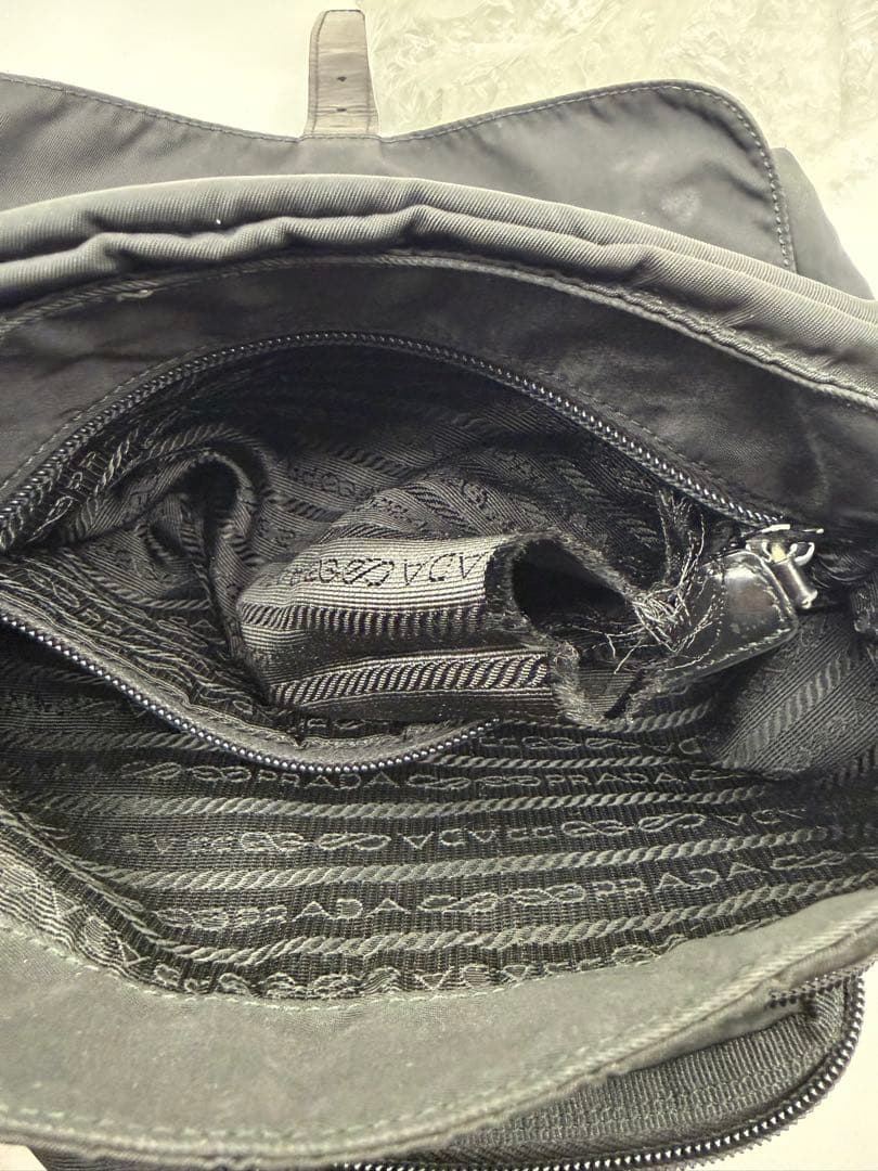 PRADA ブラック ナイロン メッセンジャーバッグ　ショルダーバッグ