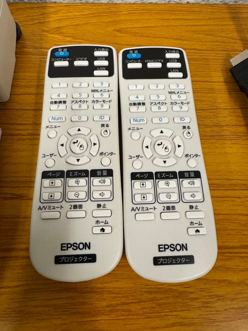 【全部揃って美品】EPSON EB-S04 プロジェクター 本体