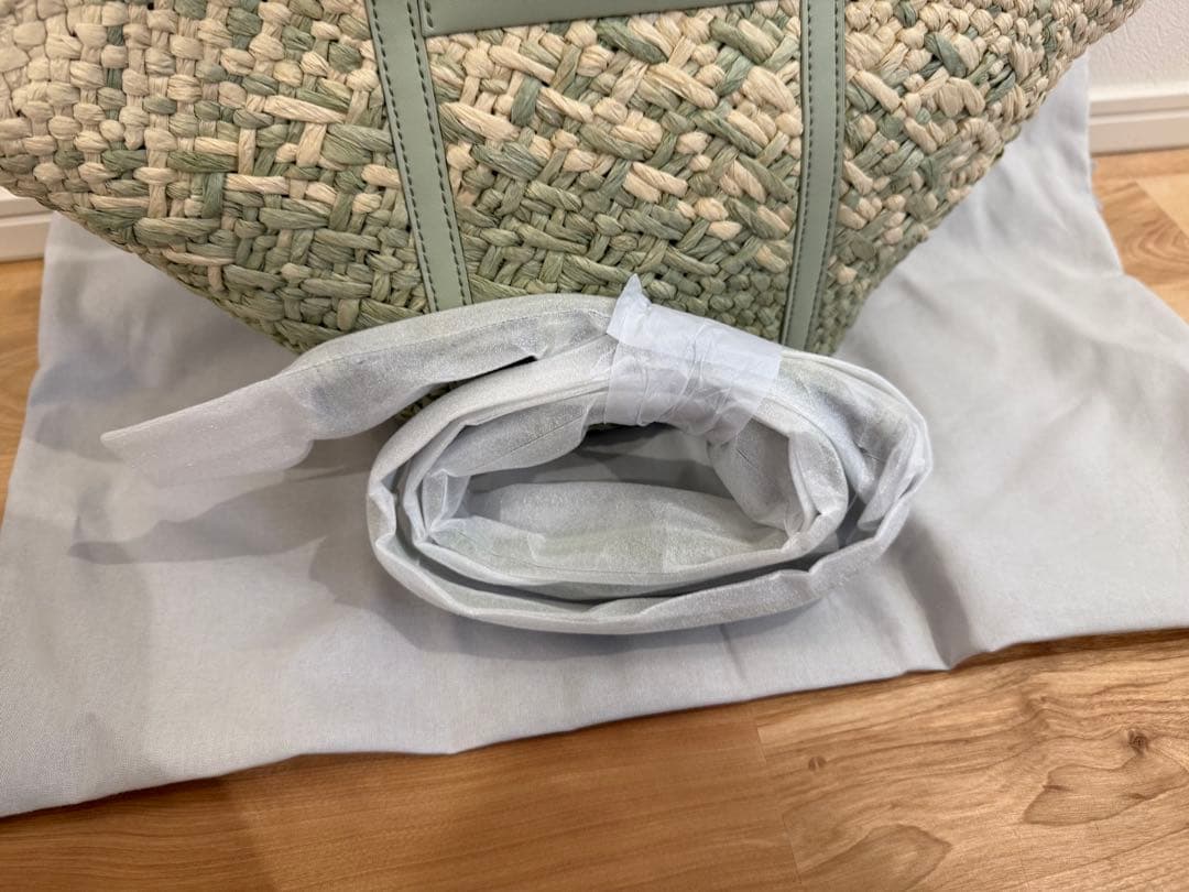 CHARLES & KEITH シャリア ラフィアウーブンバケツ