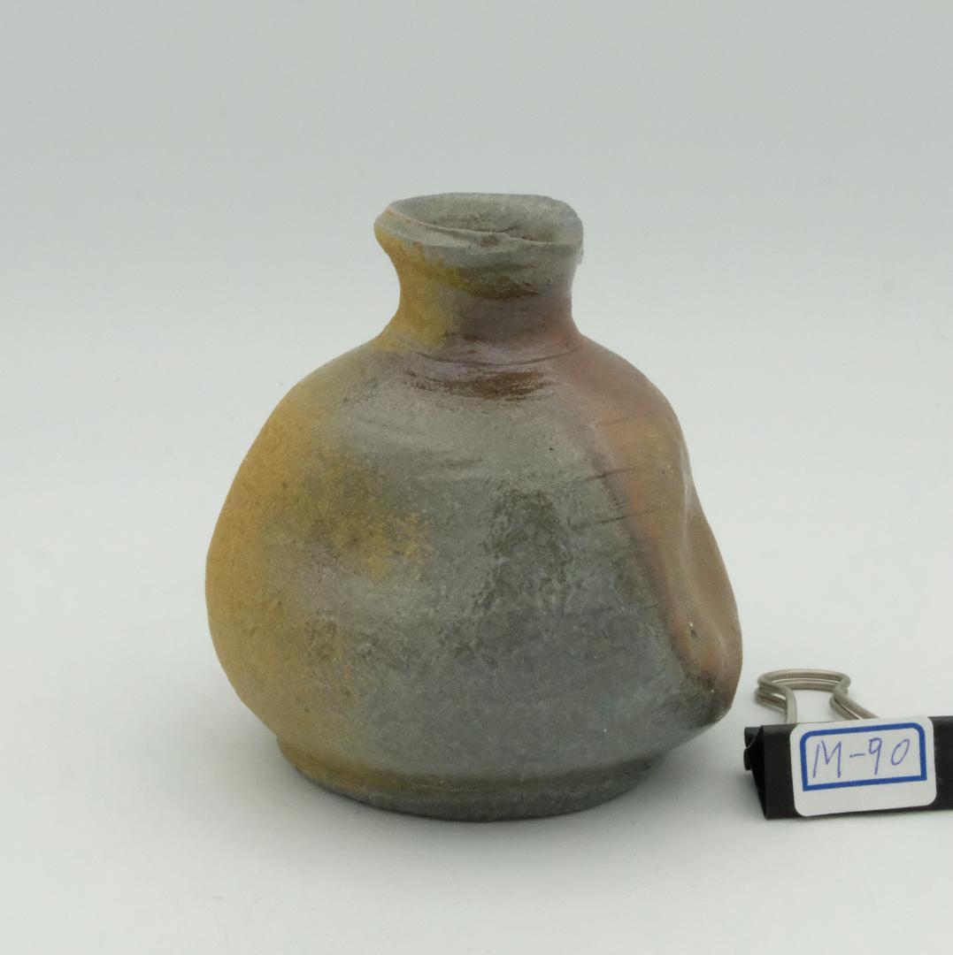 備前焼　花器蹲る一輪挿し　特殊穴窯焼成　備前焼き締め