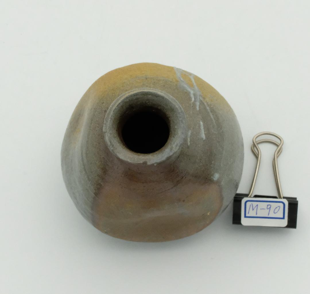 備前焼　花器蹲る一輪挿し　特殊穴窯焼成　備前焼き締め