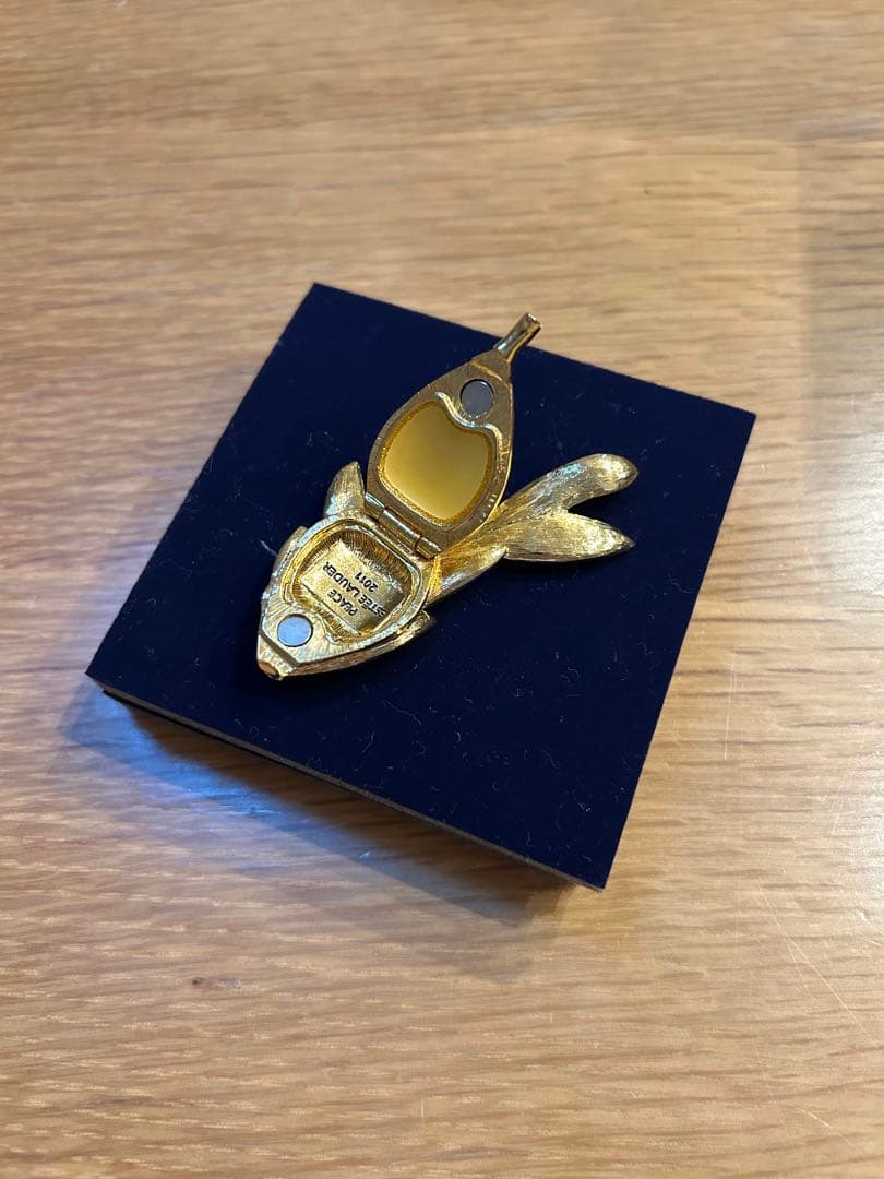 ESTEE LAUDER 練り香水　オリーブ