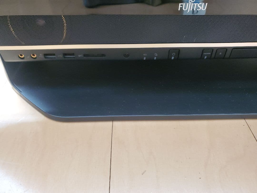 富士通FMV/i7-7700HQ/M.2SSD1TB/32GB/BD/DVDS