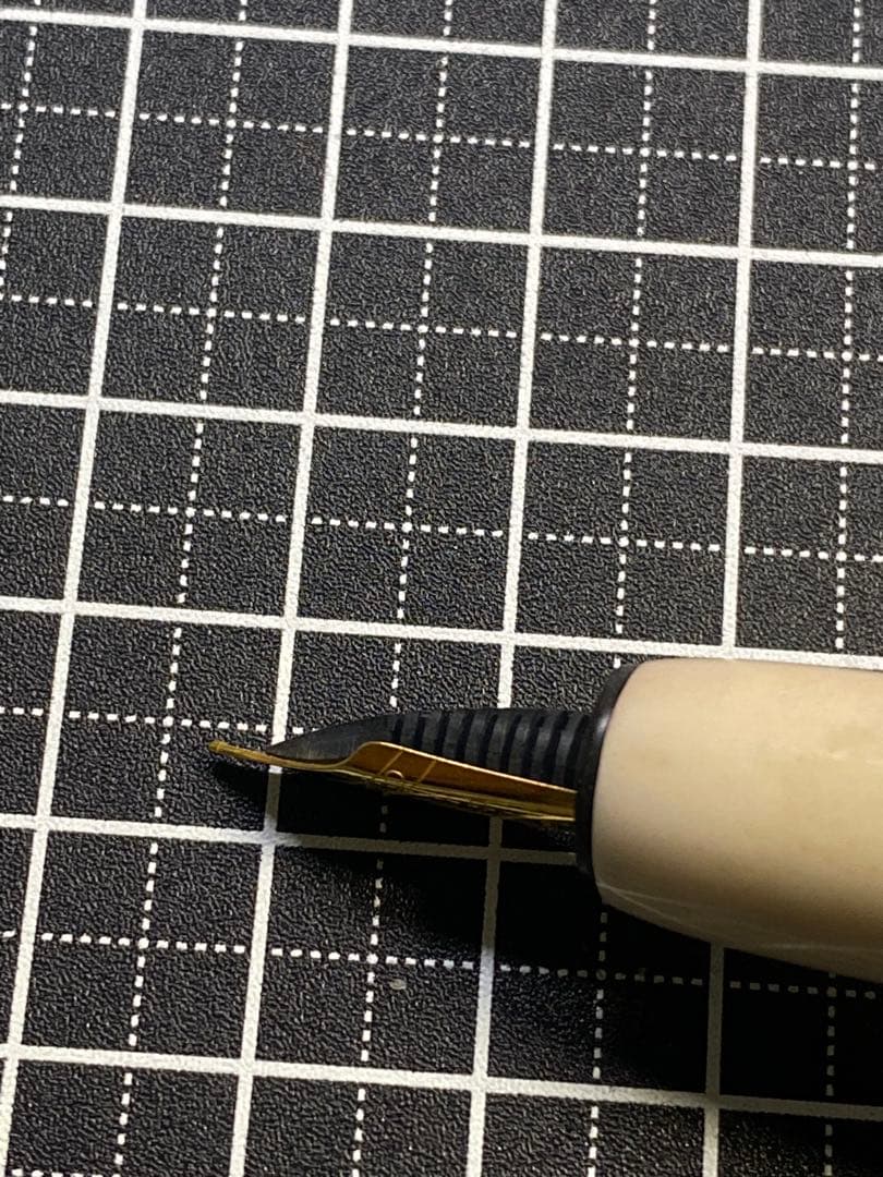 平井木工挽物所　雲舟シリーズ　鹿角　万年筆　字幅F