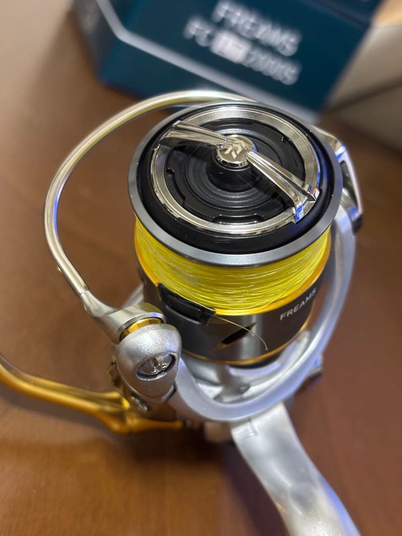 美品　ダイワ　21 フリームス FC LT 2000S リールスタンド付き