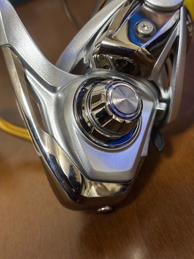 美品　ダイワ　21 フリームス FC LT 2000S リールスタンド付き