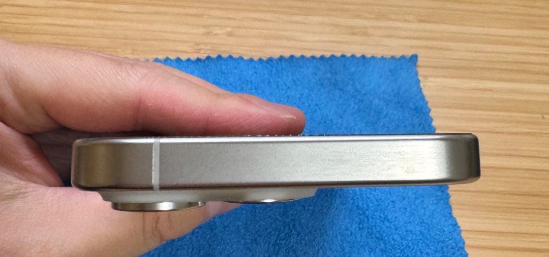 iPhone15 Pro 256GB カナダ版 海外版 シャッター音無し