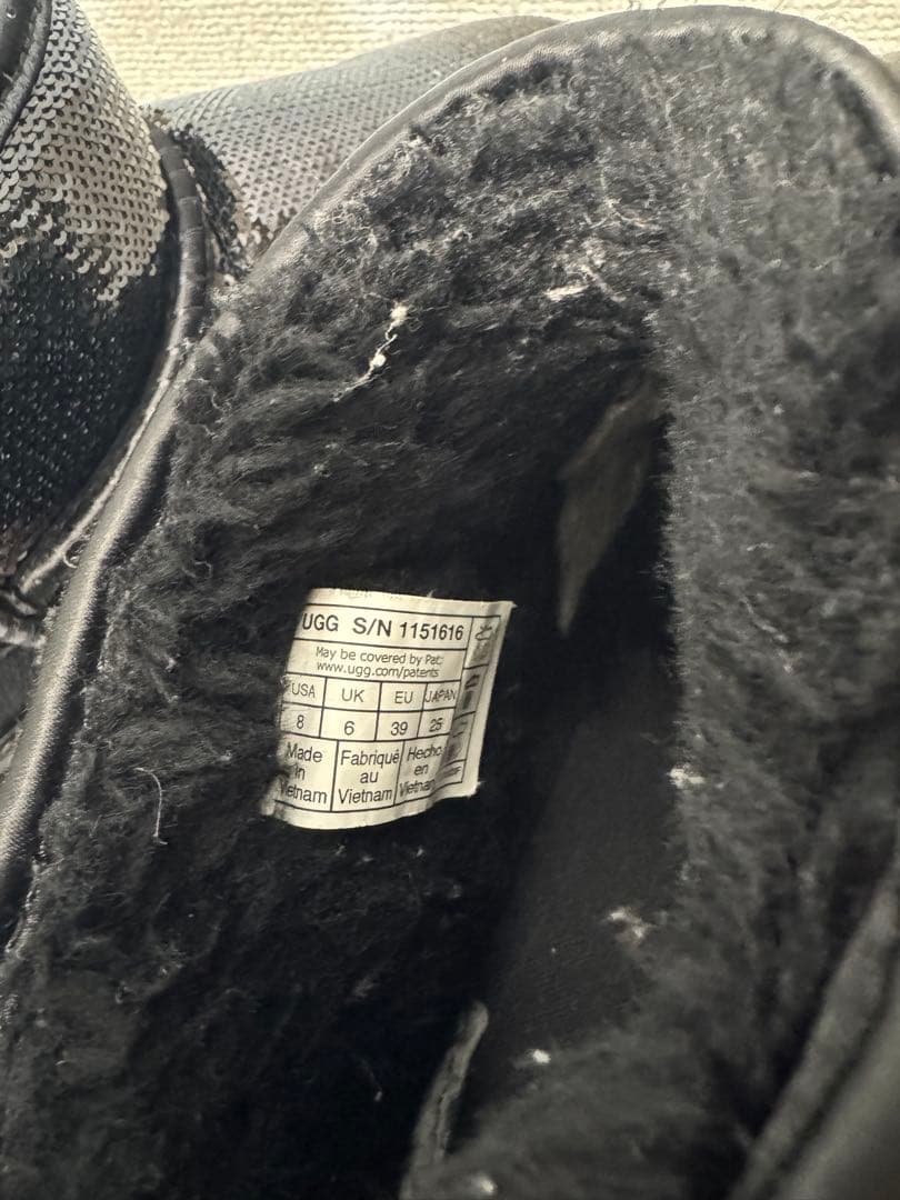UGG ブラック ムートンブーツ スパンコール仕上げ