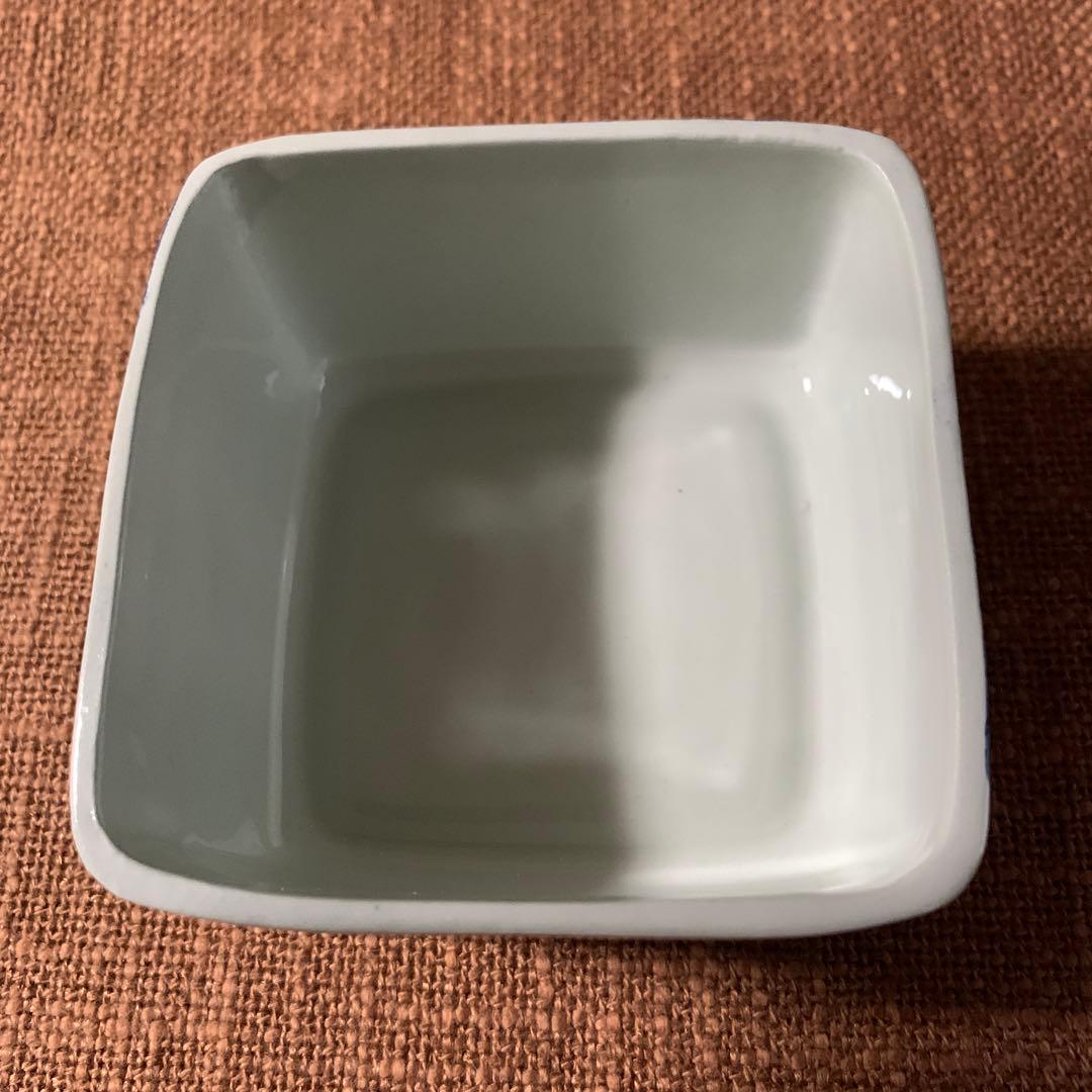 ビヨンヴィンブラッド　ビンテージのアリス・シュガレットと言う題名の小物入れ！