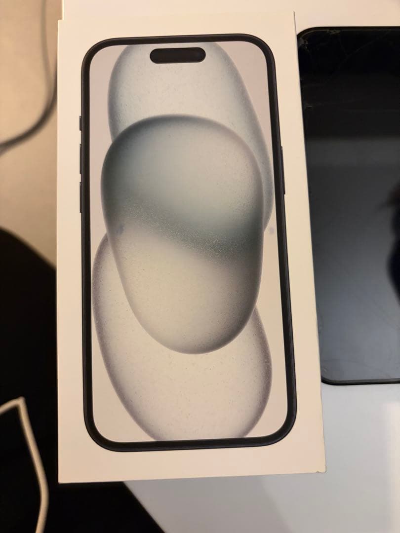 iPhone 15 128GB 充電82% 箱あり