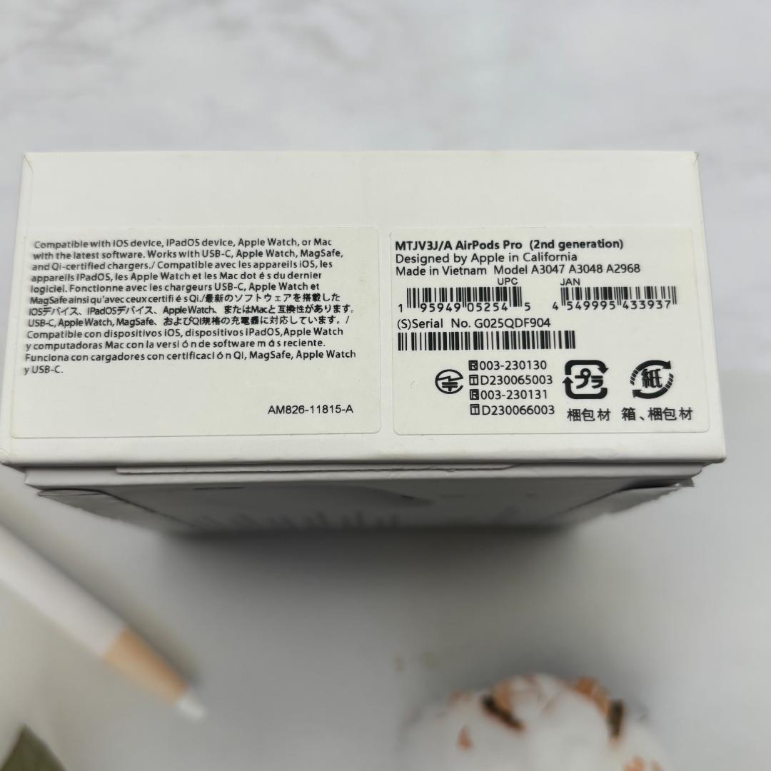 Apple AirPods Pro 本体と充電ケース