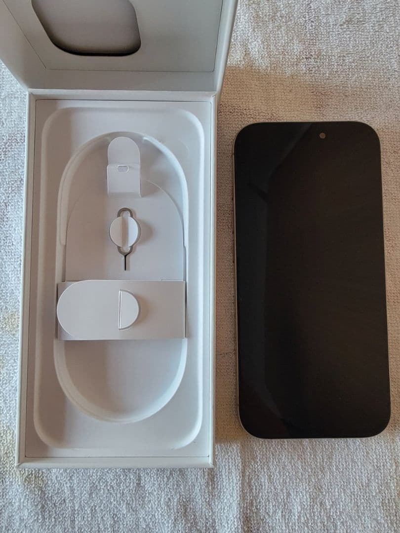 【極美品】iPhone 16 Pro 128GB 国内版 / バッテリー100%