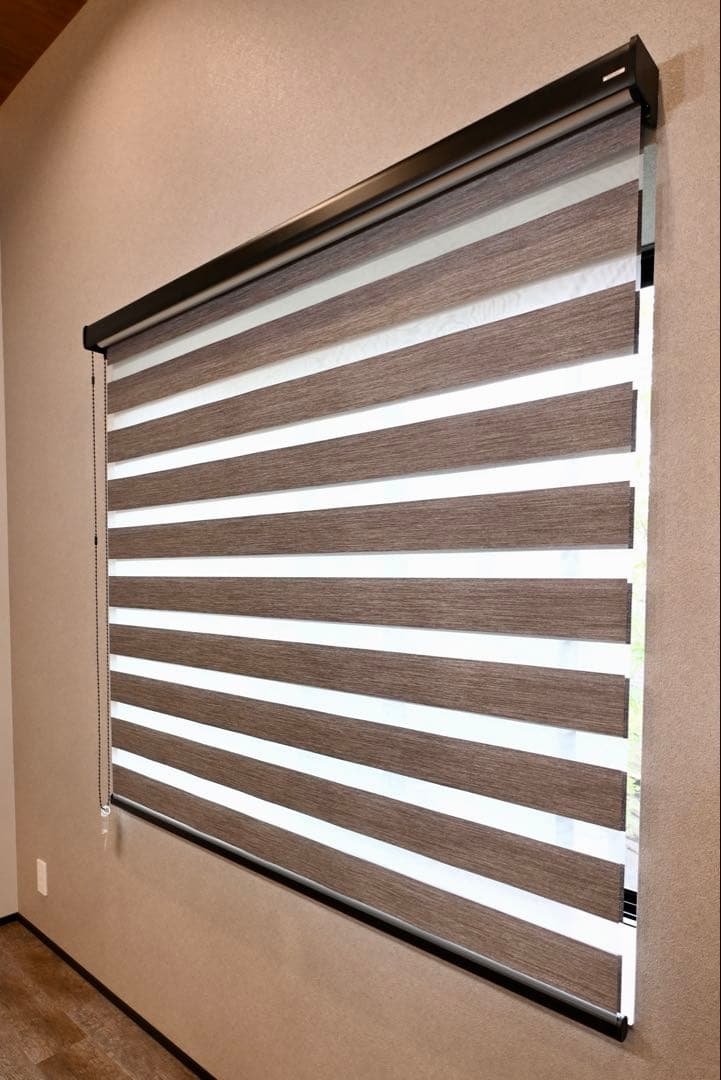 ニチベイ　調光ロールスクリーン　レユール