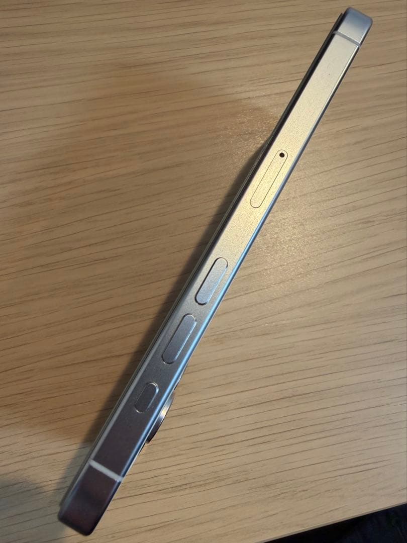 【超美品】Apple iPhone 15 Pro ホワイトチタニウム 256GB