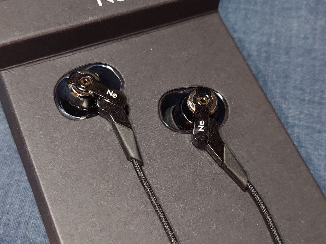 イヤホン　ラディウス radius HP-NHR21 ブラック